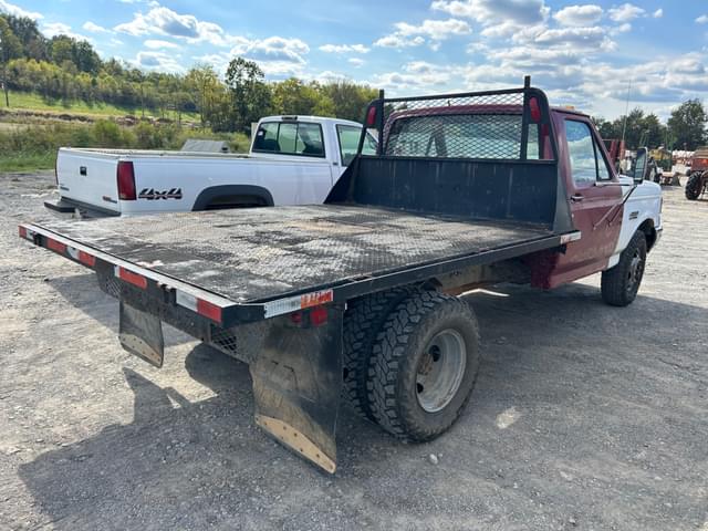 Image of Ford F-350 equipment image 3