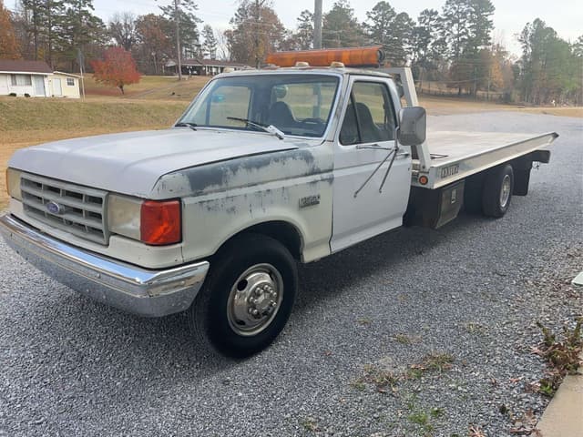 Image of Ford F-350 equipment image 3