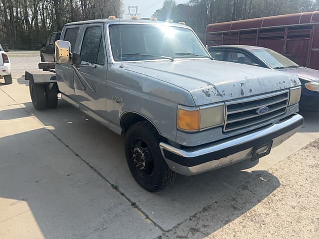 Image of Ford F-350 equipment image 2