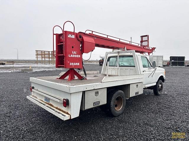 Image of Ford F-450 equipment image 2