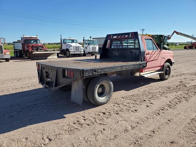 Image of Ford F-450 equipment image 2