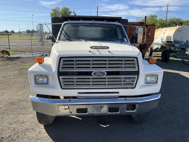 Image of Ford F-700 equipment image 1