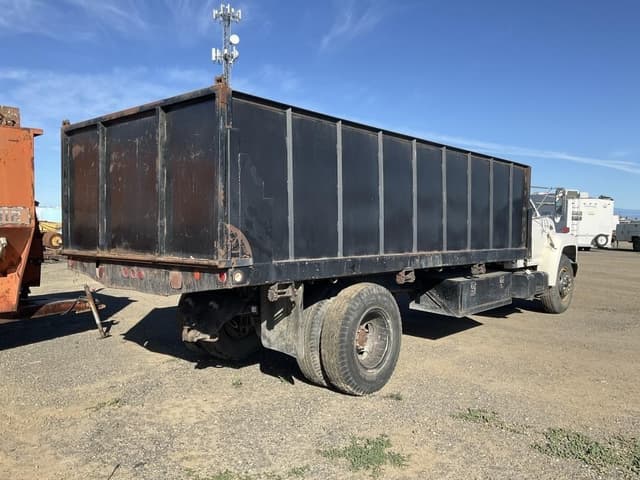 Image of Ford F-700 equipment image 3