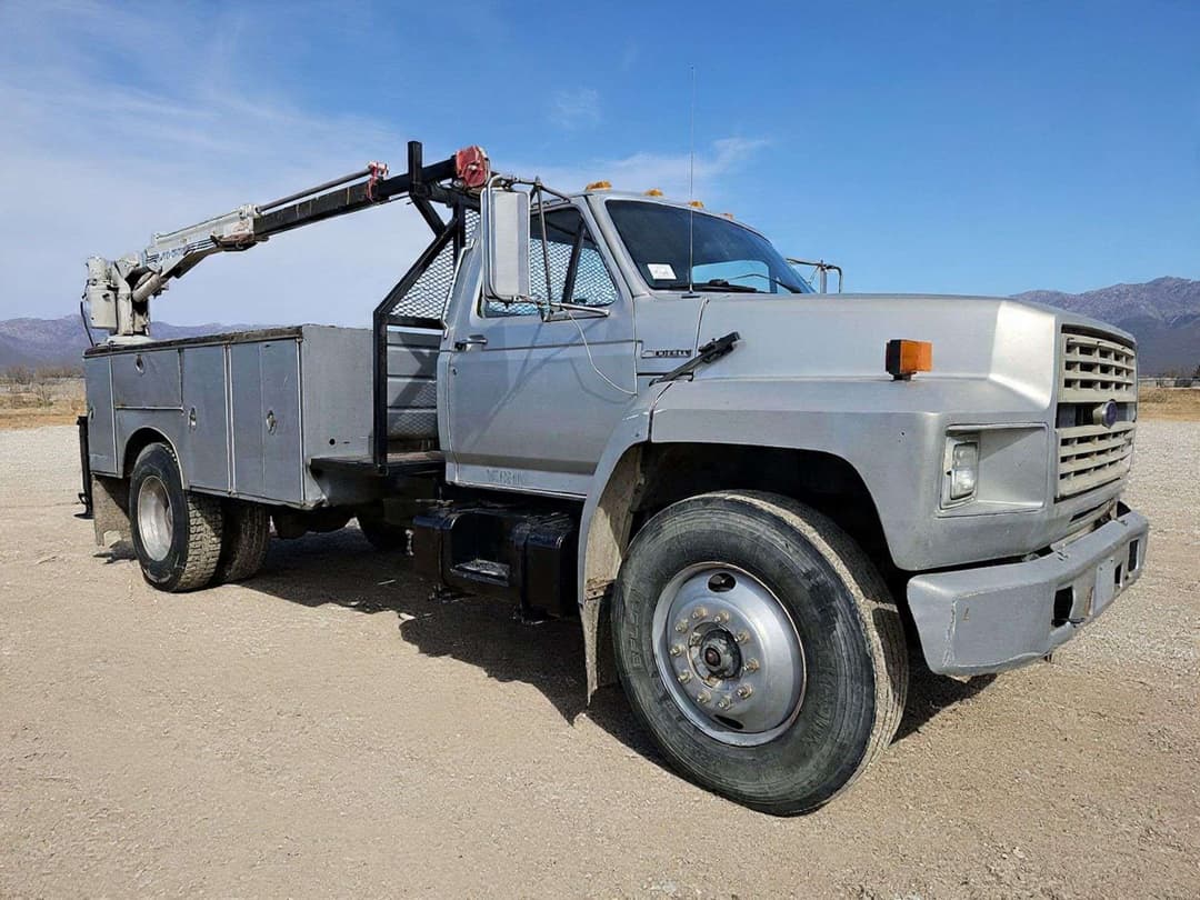 Image of Ford F-800 Primary image