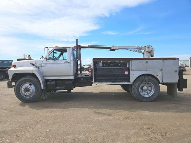 Image of Ford F-800 equipment image 4