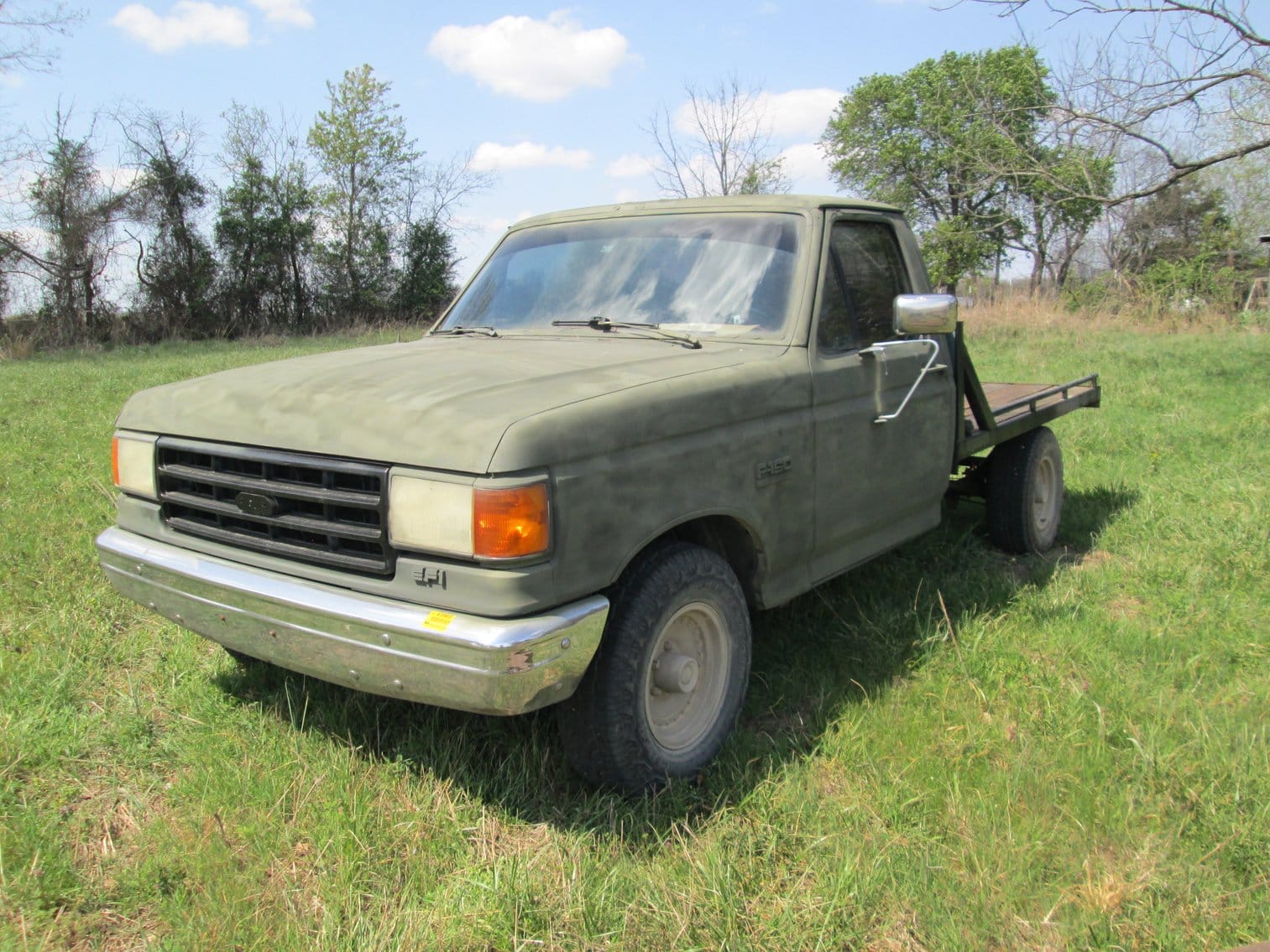 1989 Ford F-150 Equipment Image0