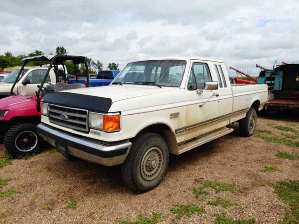 1989 Ford F-250 Equipment Image0