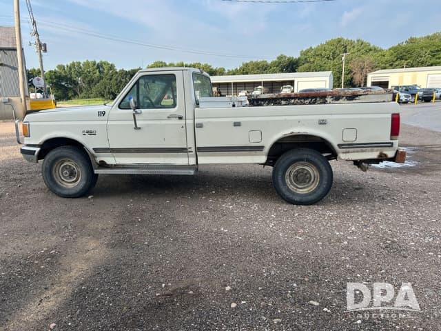 Image of Ford F-250 equipment image 2