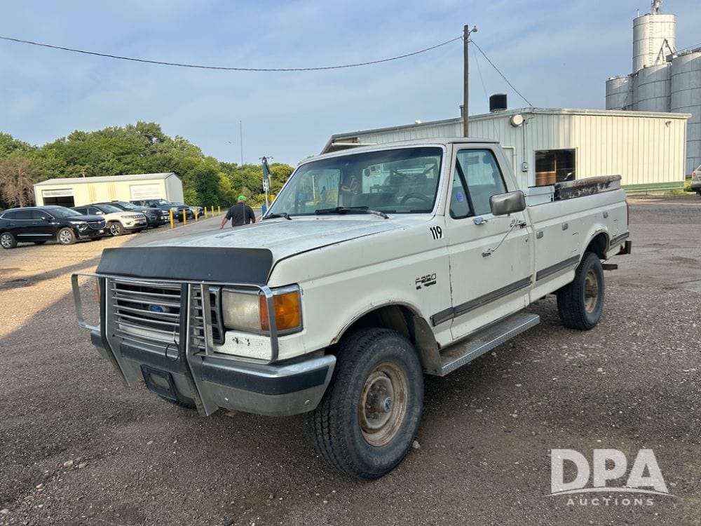 1989 Ford F-250 Equipment Image0