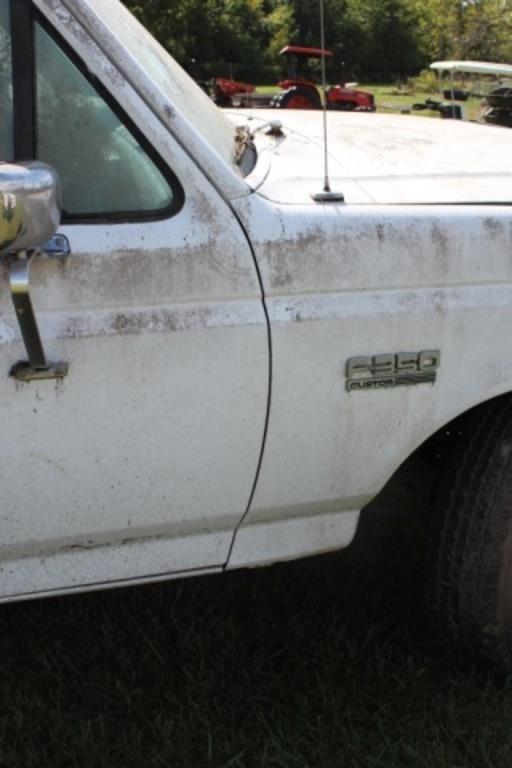 Image of Ford F-350 equipment image 4