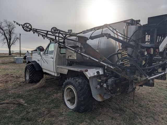 Image of Ford F-350 equipment image 3