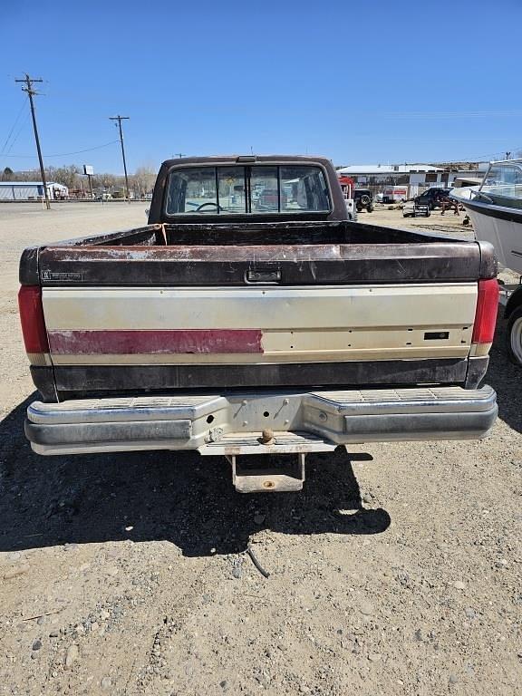 Image of Ford F-350 equipment image 2