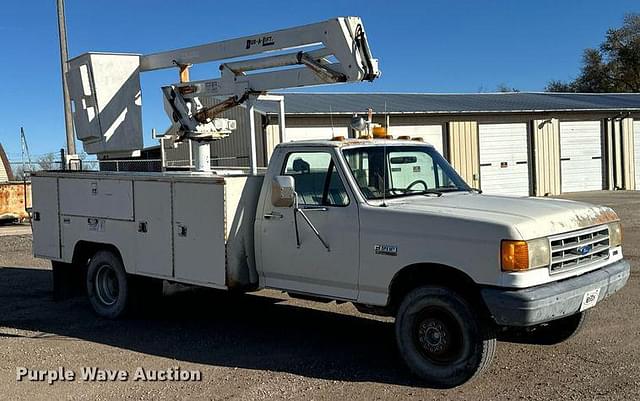 Image of Ford F-350 equipment image 2