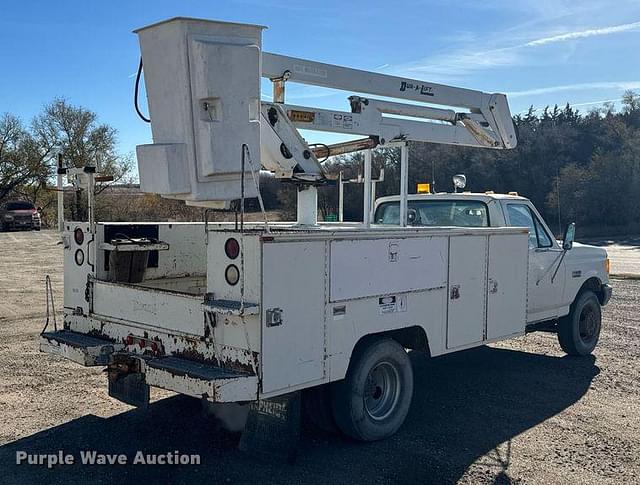 Image of Ford F-350 equipment image 4