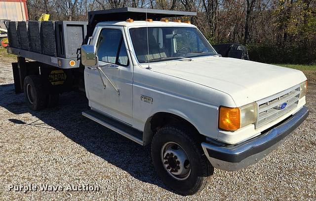 Image of Ford F-450 equipment image 2