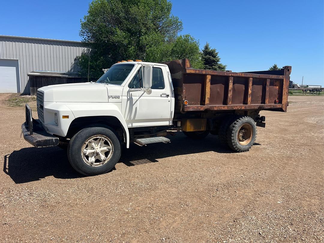 Image of Ford F-600 Primary image