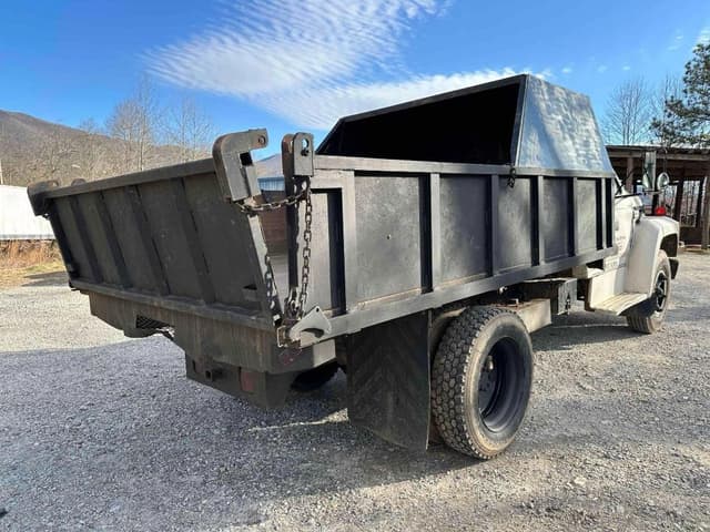 Image of Ford F600 equipment image 4