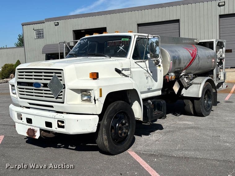 Image of Ford F-600 Primary image