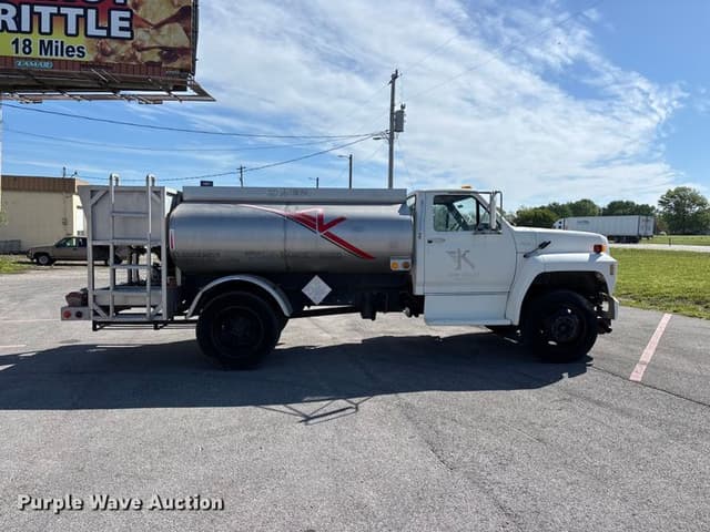 Image of Ford F-600 equipment image 3
