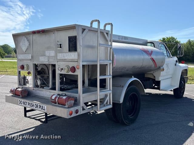 Image of Ford F-600 equipment image 4