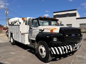 1989 Ford F-700 Image