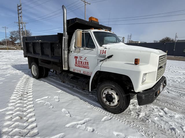 Image of Ford F-700 equipment image 3