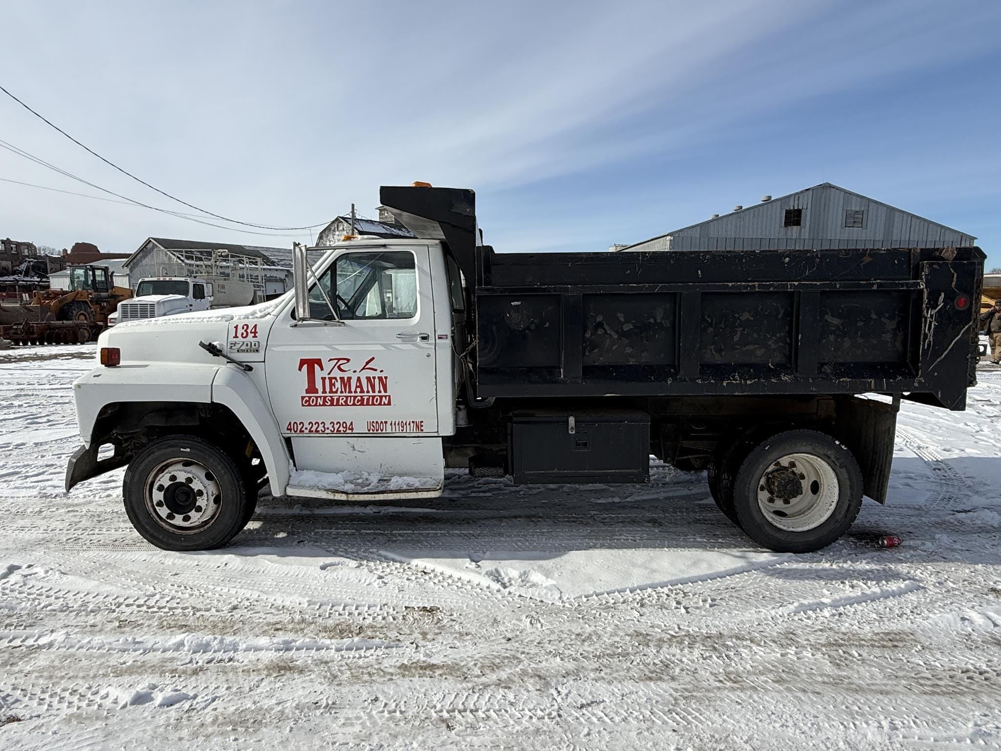 1989 Ford F-700 Equipment Image0