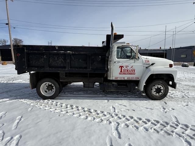 Image of Ford F-700 equipment image 4