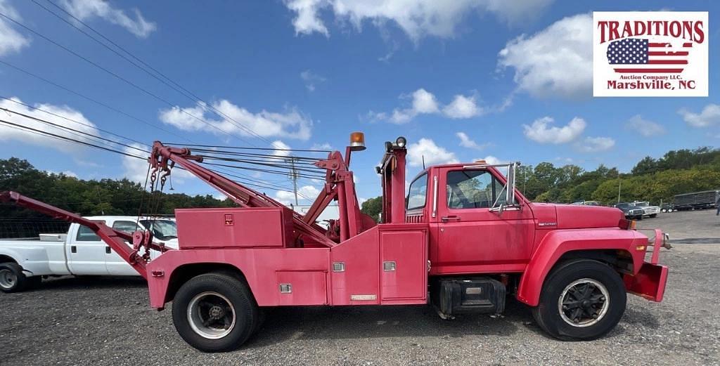 Image of Ford F700 Primary image