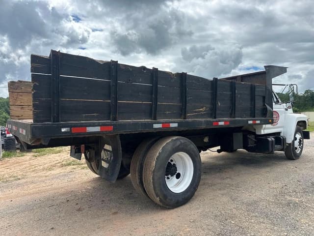 Image of Ford F700 equipment image 4