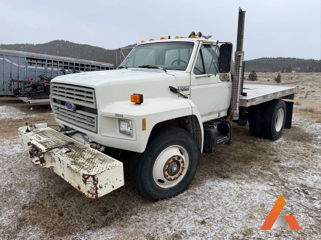 Image of Ford F-700 Primary image