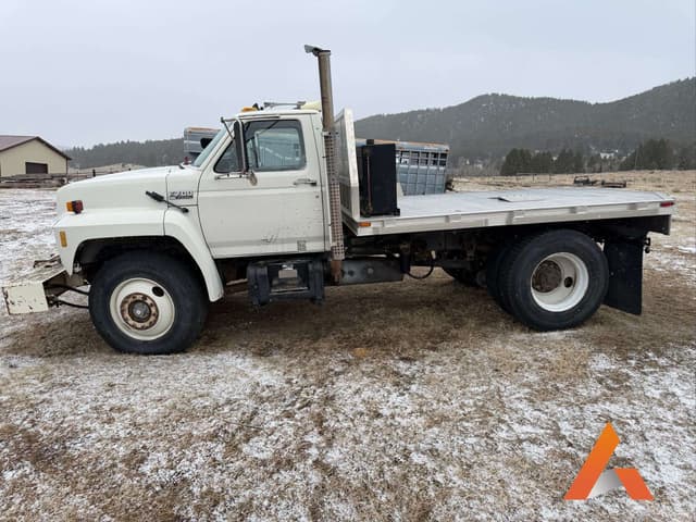 Image of Ford F-700 equipment image 1