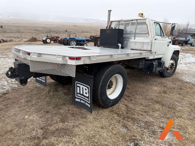 Image of Ford F-700 equipment image 4