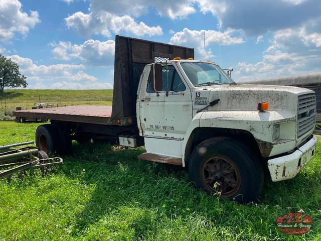 Image of Ford F-700 equipment image 2