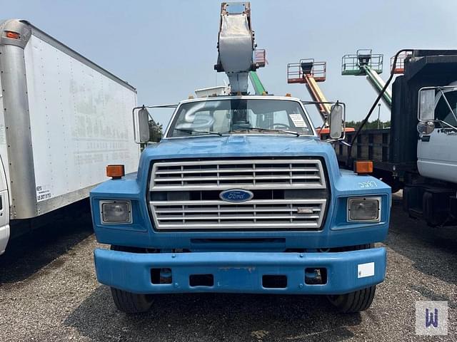 Image of Ford F-800 equipment image 1