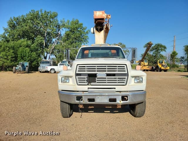 Image of Ford F-800 equipment image 1