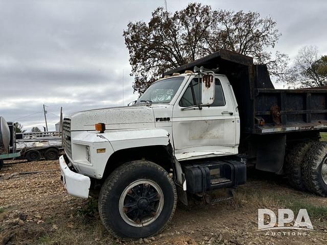 Image of Ford F-800 equipment image 1