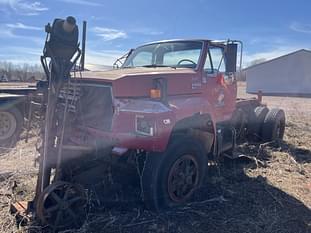 1989 Ford F-800 Equipment Image0