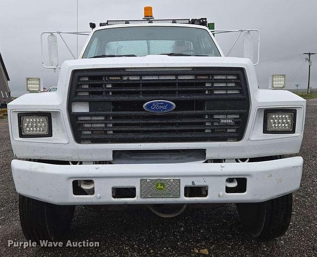 Image of Ford F-800 equipment image 1