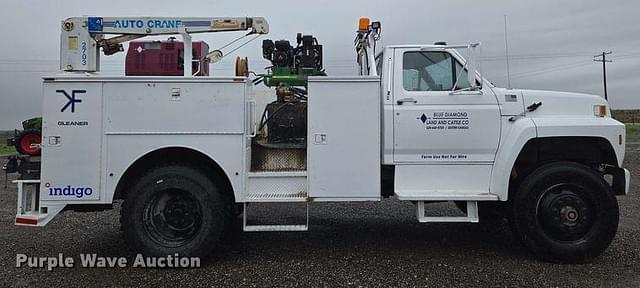Image of Ford F-800 equipment image 3