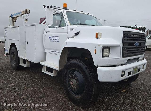 Image of Ford F-800 equipment image 2