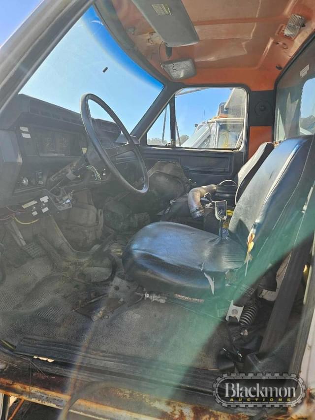 Image of Ford FT900 equipment image 3