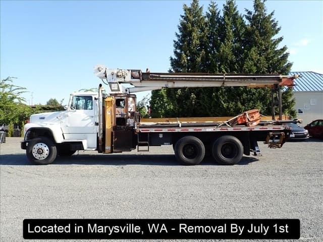 Image of Ford L8000 equipment image 3