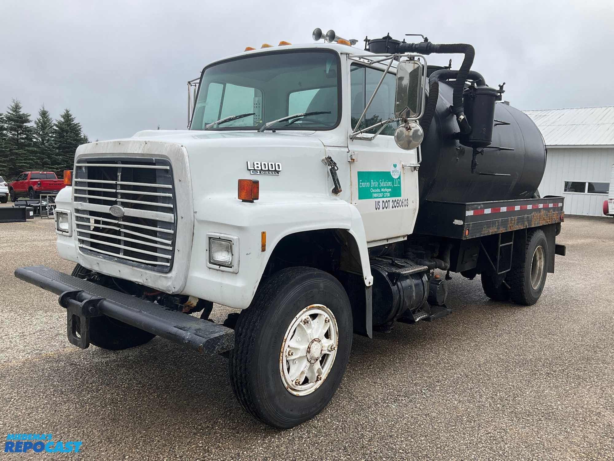 Main image Ford L8000