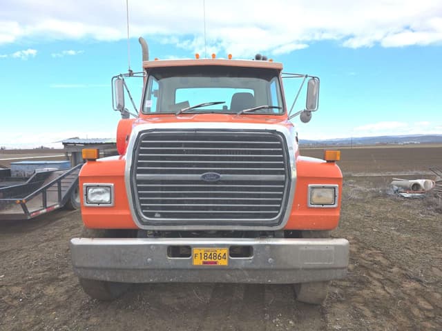 Image of Ford L8000 equipment image 2