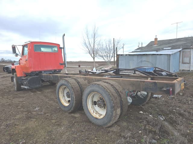 Image of Ford L8000 equipment image 4