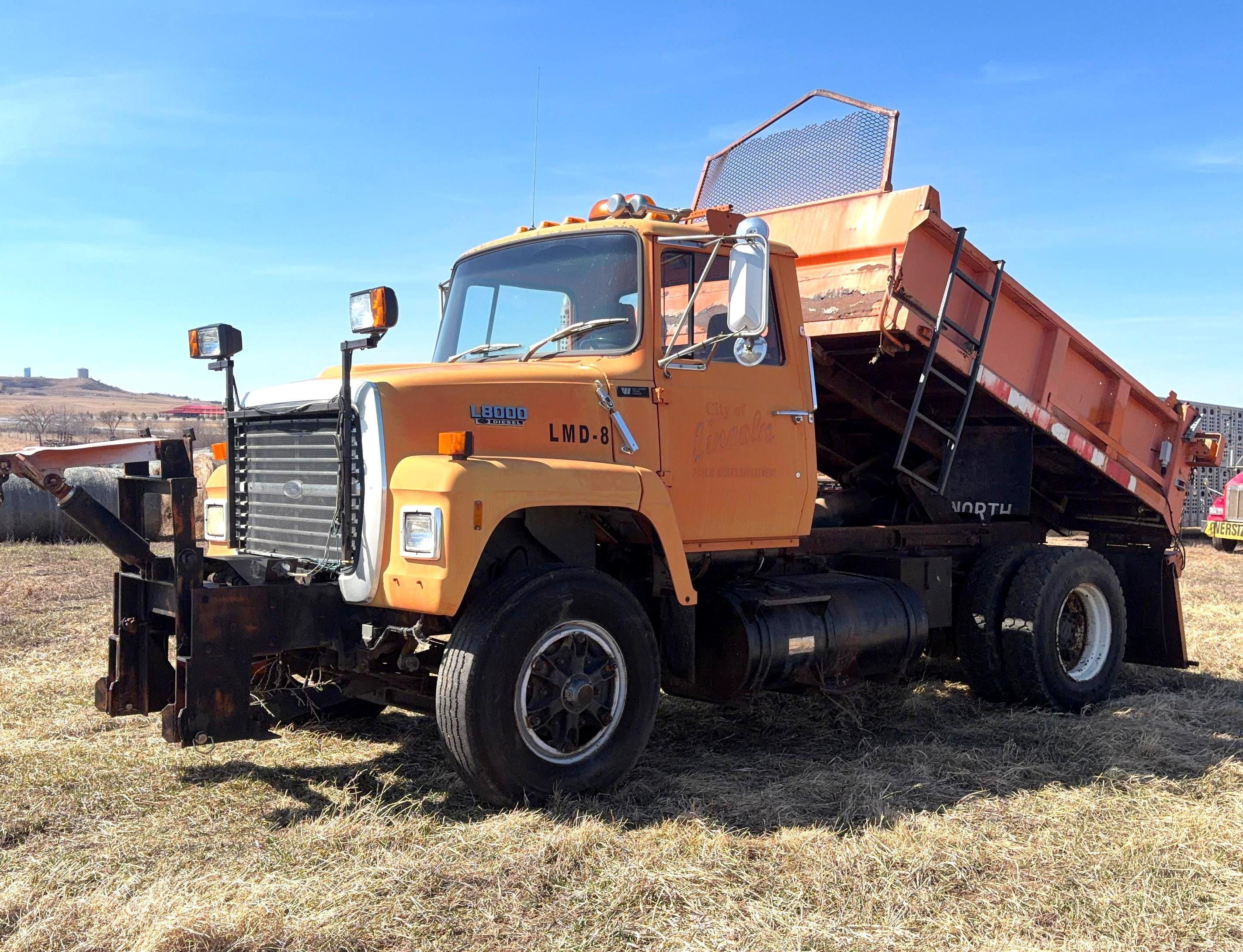 1989 Ford L8000 Equipment Image0