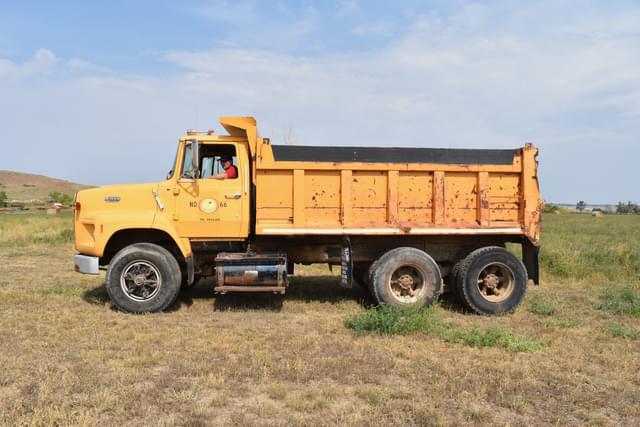 Image of Ford L8000 equipment image 2