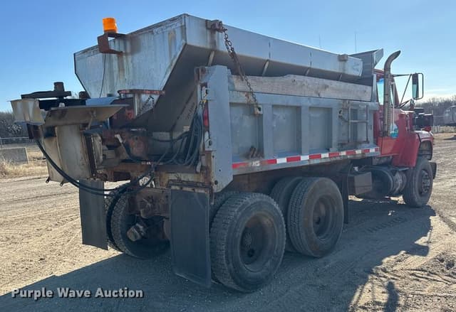 Image of Ford L8000 equipment image 4