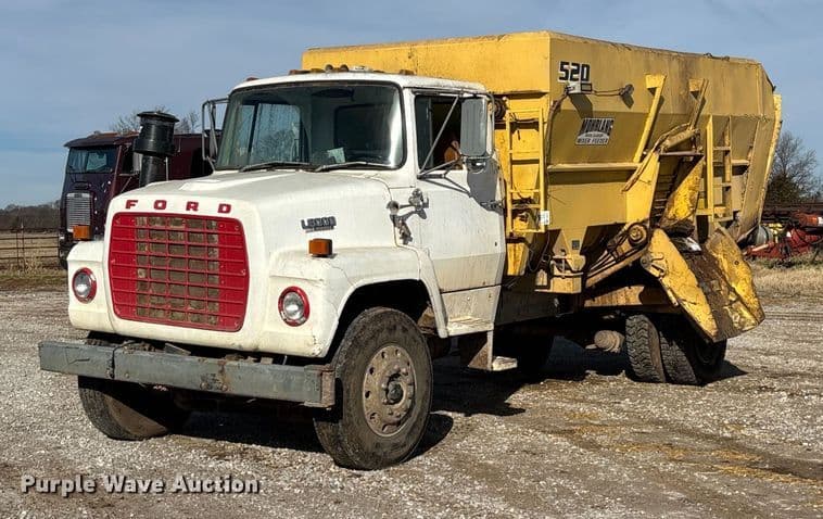 Image of Ford L8000 Primary image